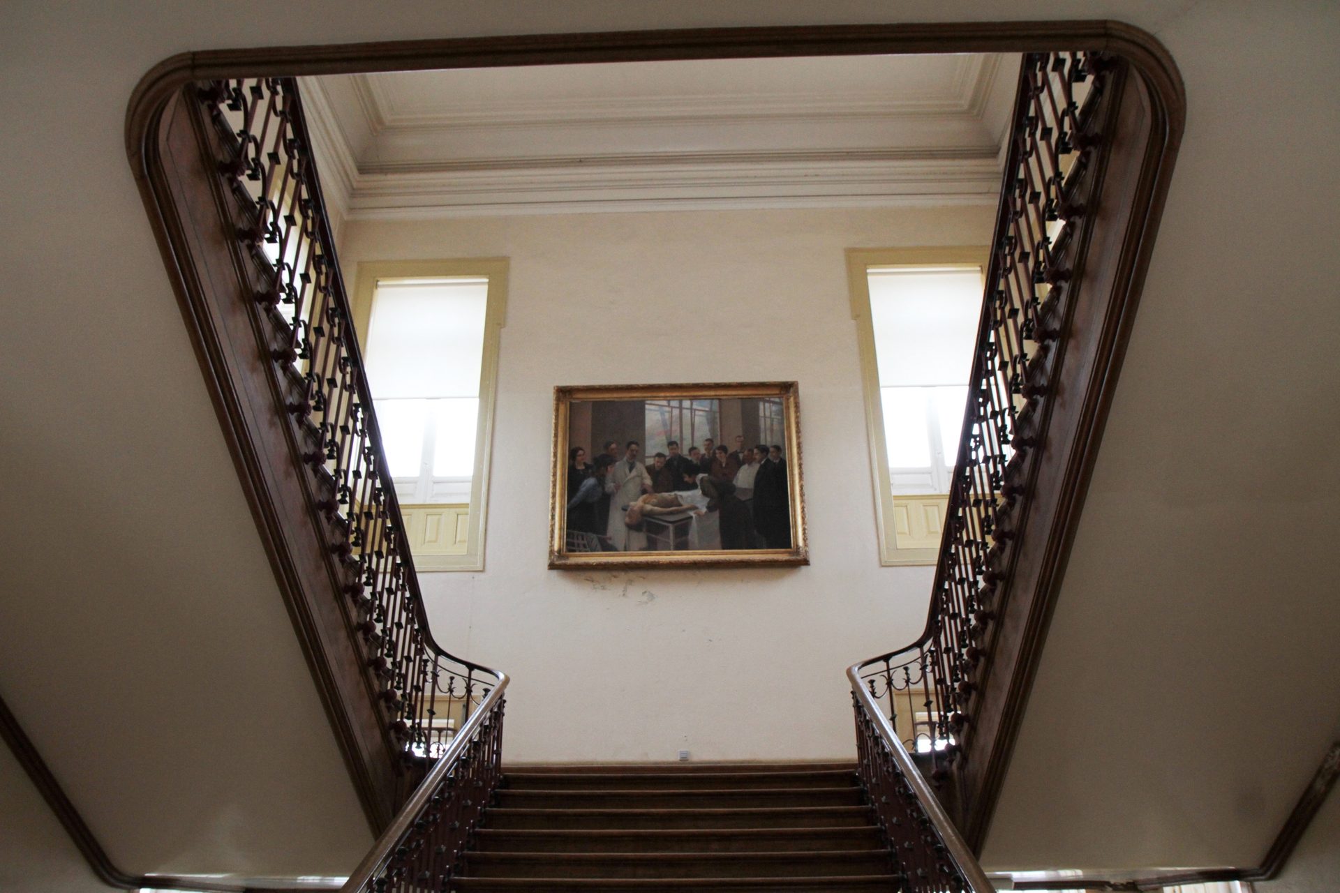 “O Mestre” by Carlos Bonvalot (1914), NOVA Facultade de Ciencias Medicas, Lisbon - 01.JPG